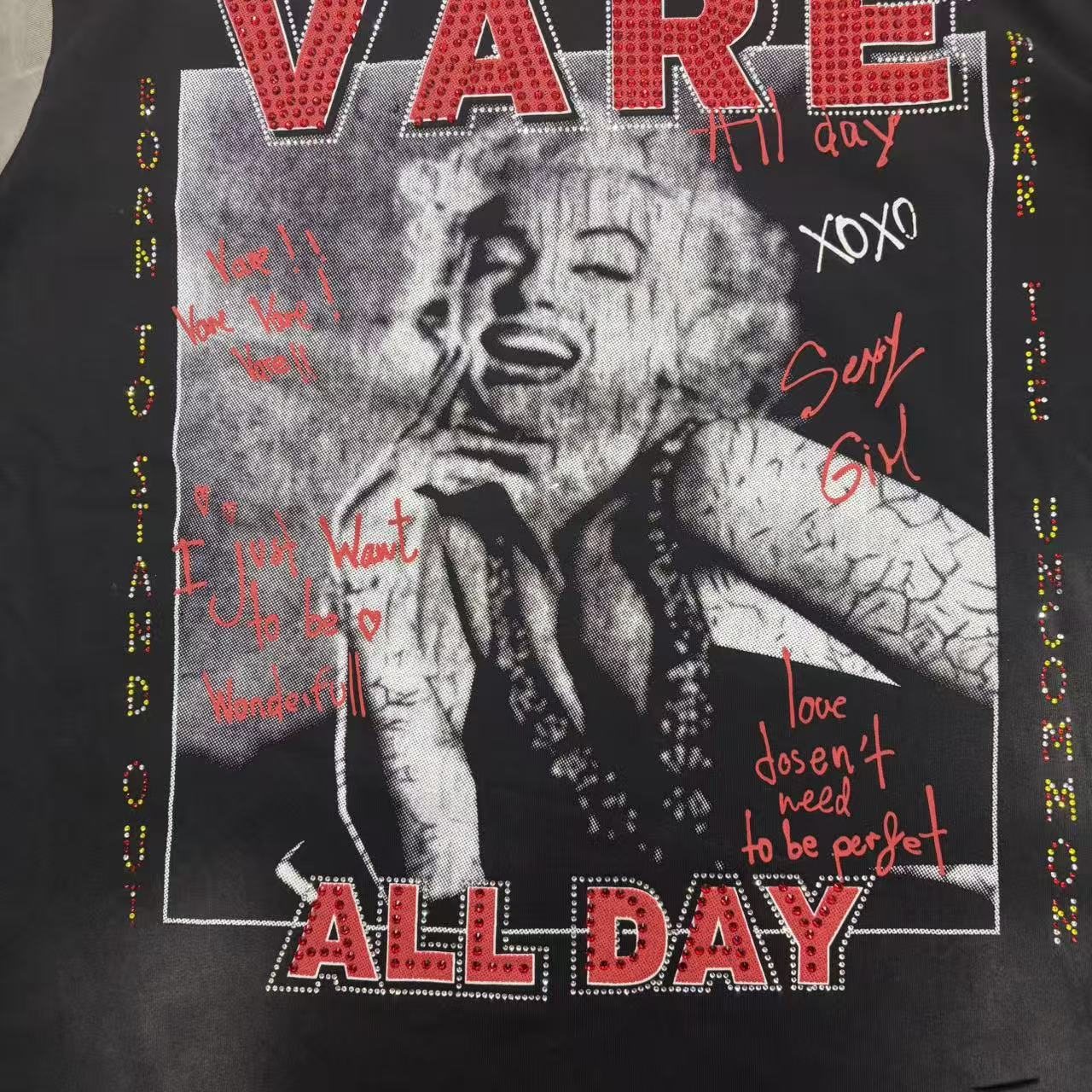 VARE ALL DAY Portrait Graphic Contrast-Sleeve T-Shirt — detail